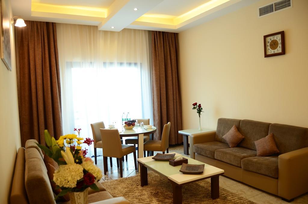 Arcadia Hotel Suites Charjah Extérieur photo
