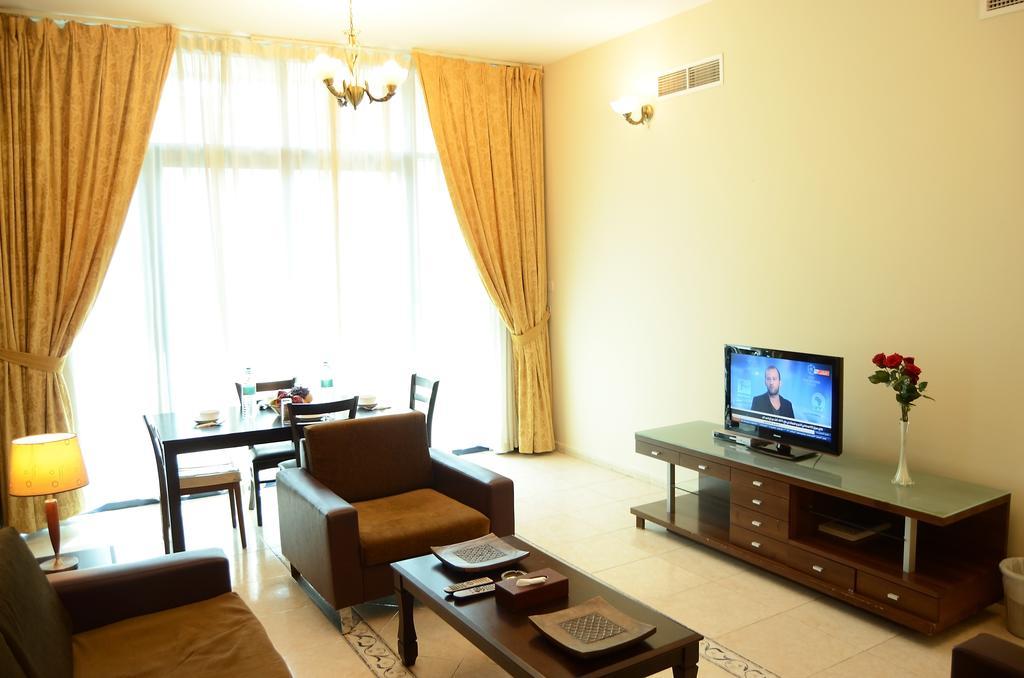 Arcadia Hotel Suites Charjah Extérieur photo