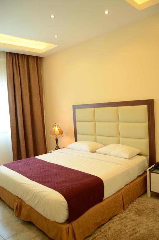 Arcadia Hotel Suites Charjah Extérieur photo