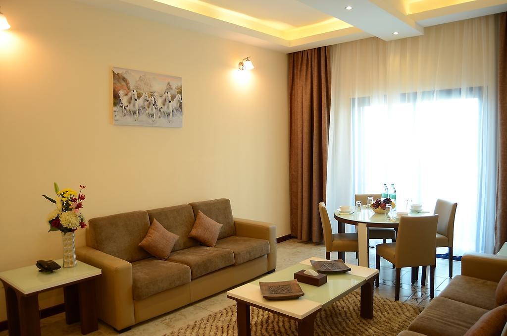 Arcadia Hotel Suites Charjah Extérieur photo