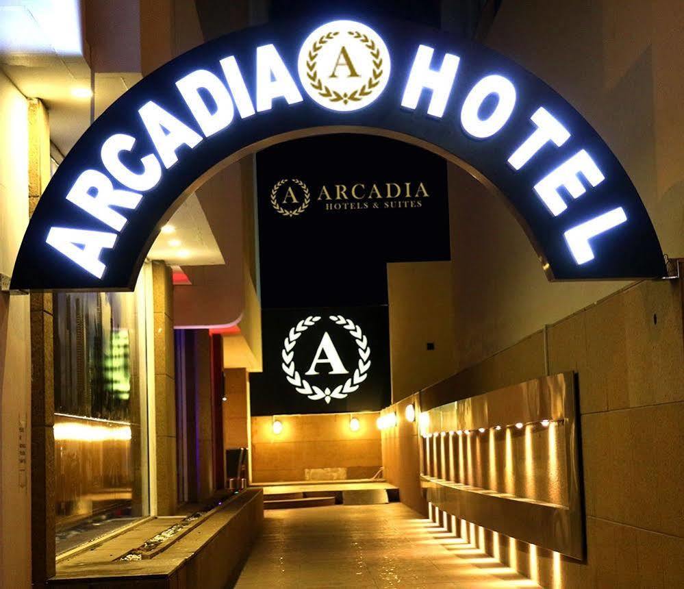 Arcadia Hotel Suites Charjah Extérieur photo